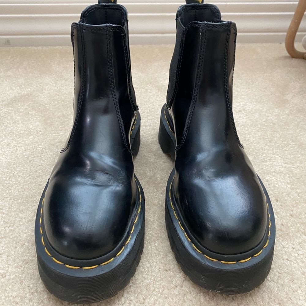 DR MARTEN- PLATFORM CHELSEA BOOTS